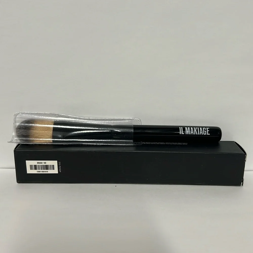 Il Makiage Brush 102Classic foundation